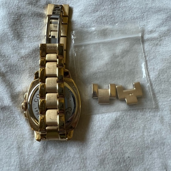 Gold Coach Woman’s Watch. New battery needed. - Picture 5 of 6
